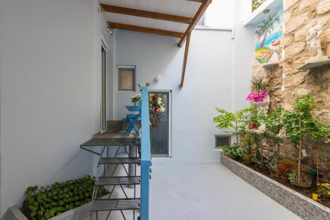 Wonderful Renovated Apartment With Private Patio Atena Exterior foto