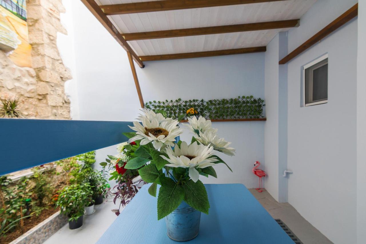 Wonderful Renovated Apartment With Private Patio Atena Exterior foto